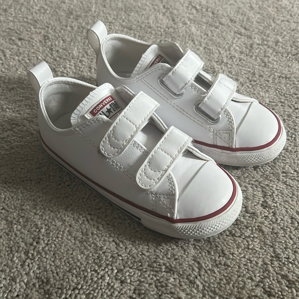 Converse Leather Chuck Taylor - toddler size 9 - white